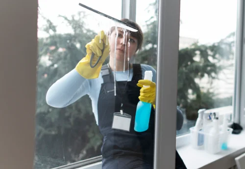 Nettoyage de vitres intérieures et extérieures à Hérouvillette